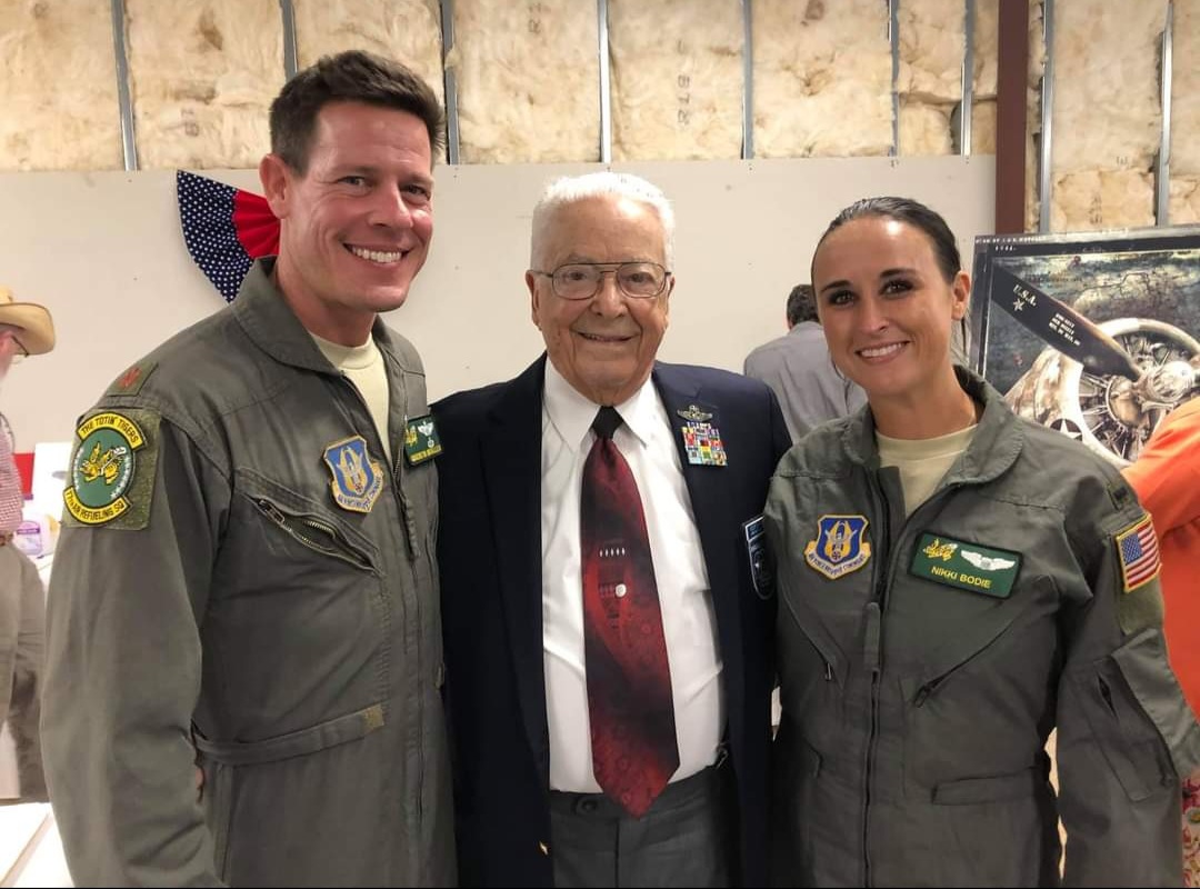 Nikki and Quentin in flight suits with a Tuskegee Airman.