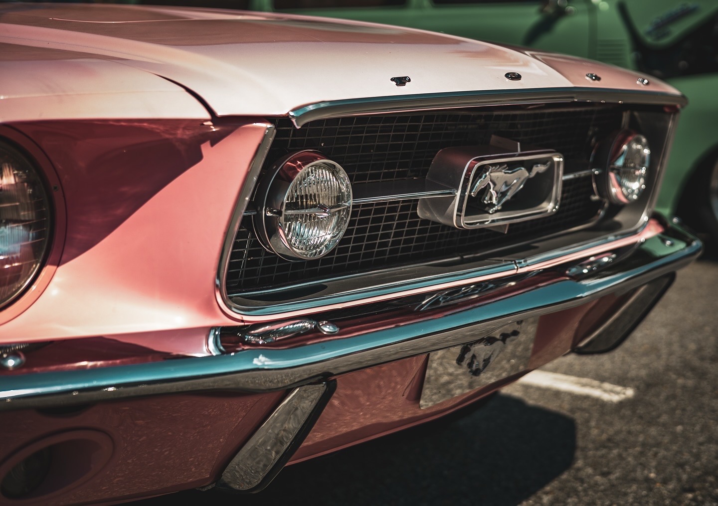 Close on Reba Lou's grille and running-horse emblem.